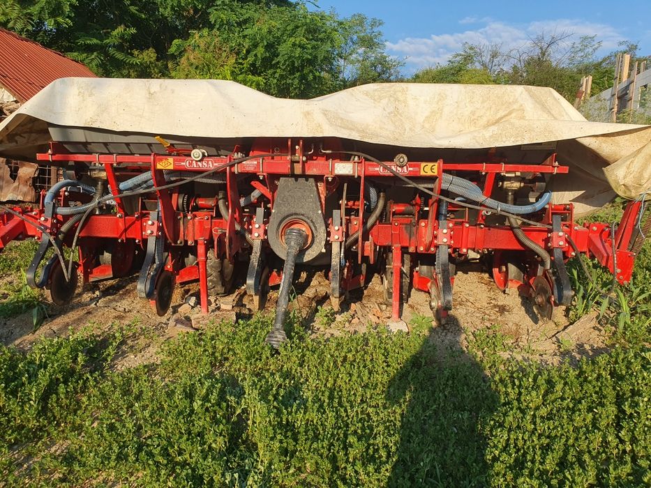 Vând semănătoare de porumb și floarea soarelui