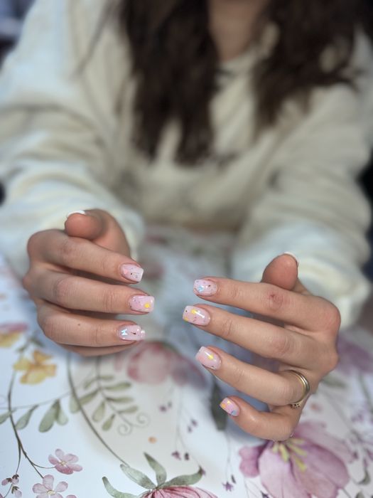 Manichiura clasica, cu gel sau oja semi