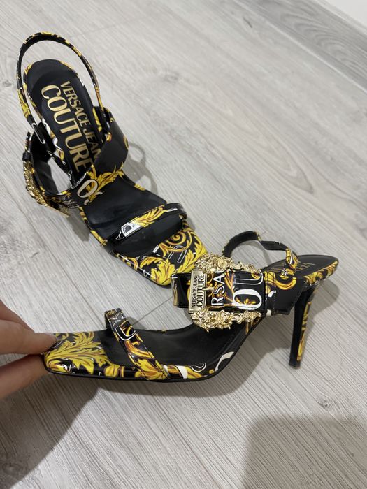 Обувки на ток  Versace Jeans Couture