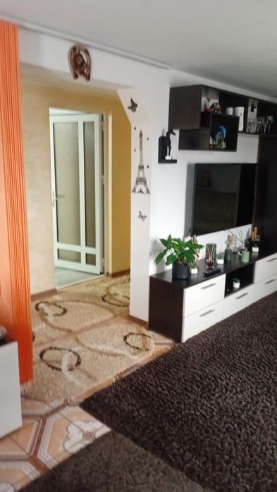 Inchiriez 3 camere vila