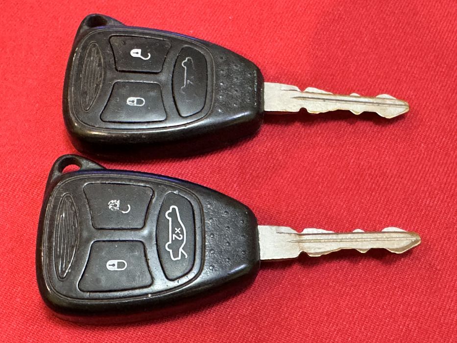 Ключ оригинален за Jeep Dodge Chrysler с 3бетона и платка