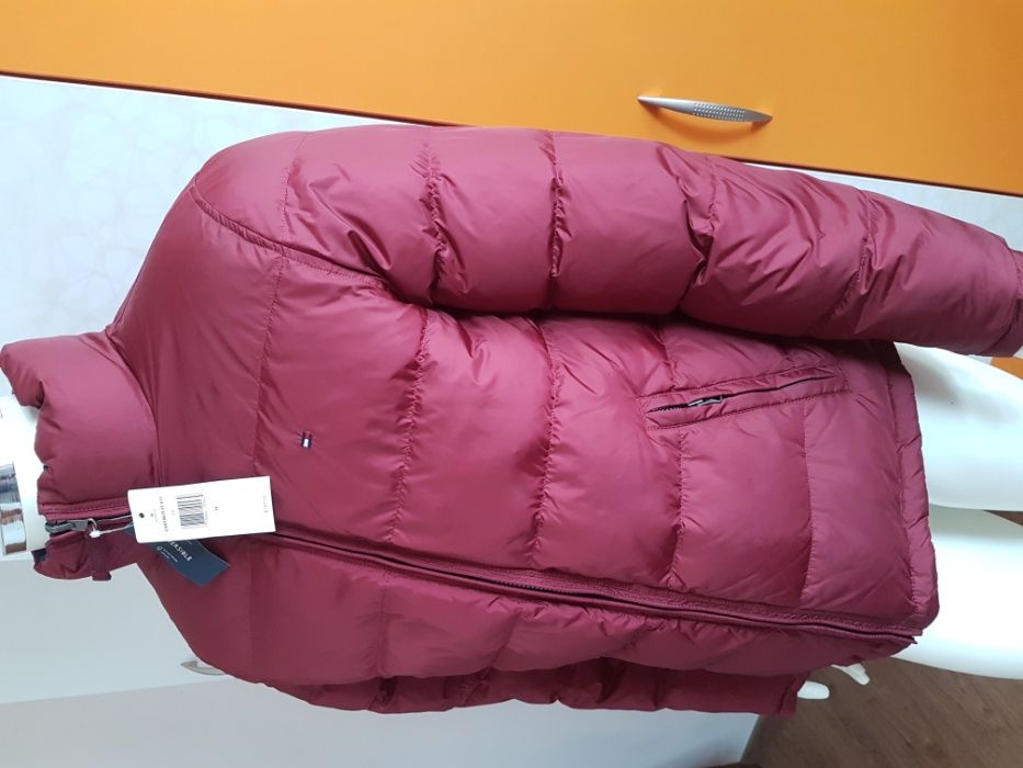 Двулицево Tommy Hilfiger мъжко зимно пухено яке размер S новo