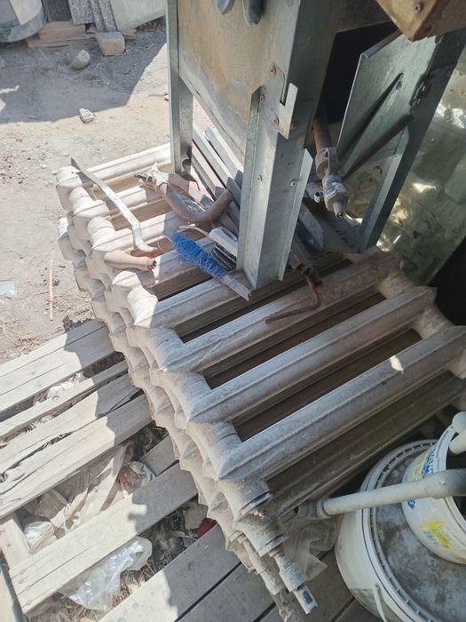 Чугунные батареи продам.