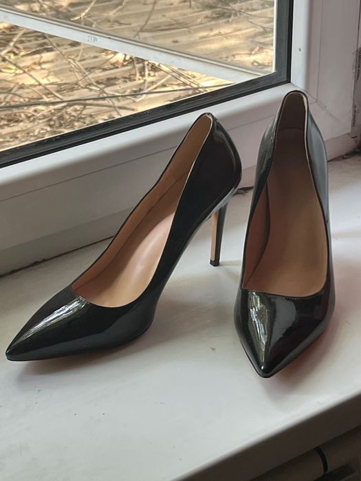 Новые туфли лодочки на высоком каблуке лаковые черные размер 42