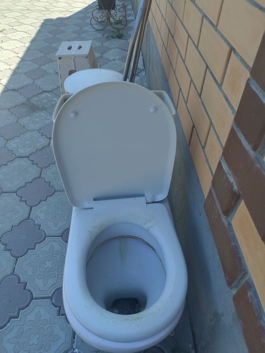 Продам унитаз б/у продам