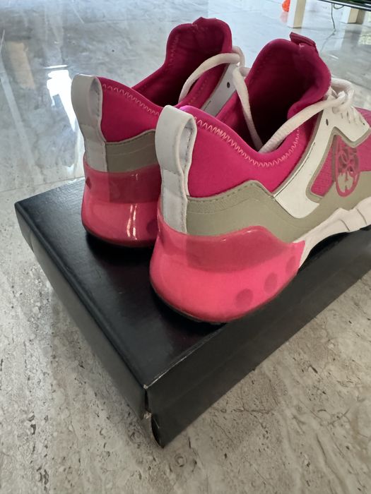 Дамски нови маратонки GUESS