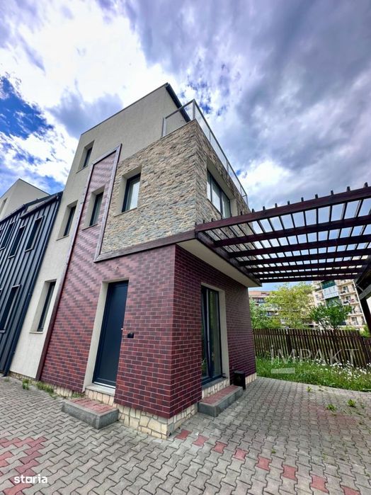Casa cu acces securizat, curte si balcon | Buna Ziua