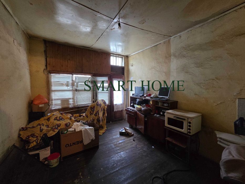 Едноетажна къща на гара Горна Оряховица!