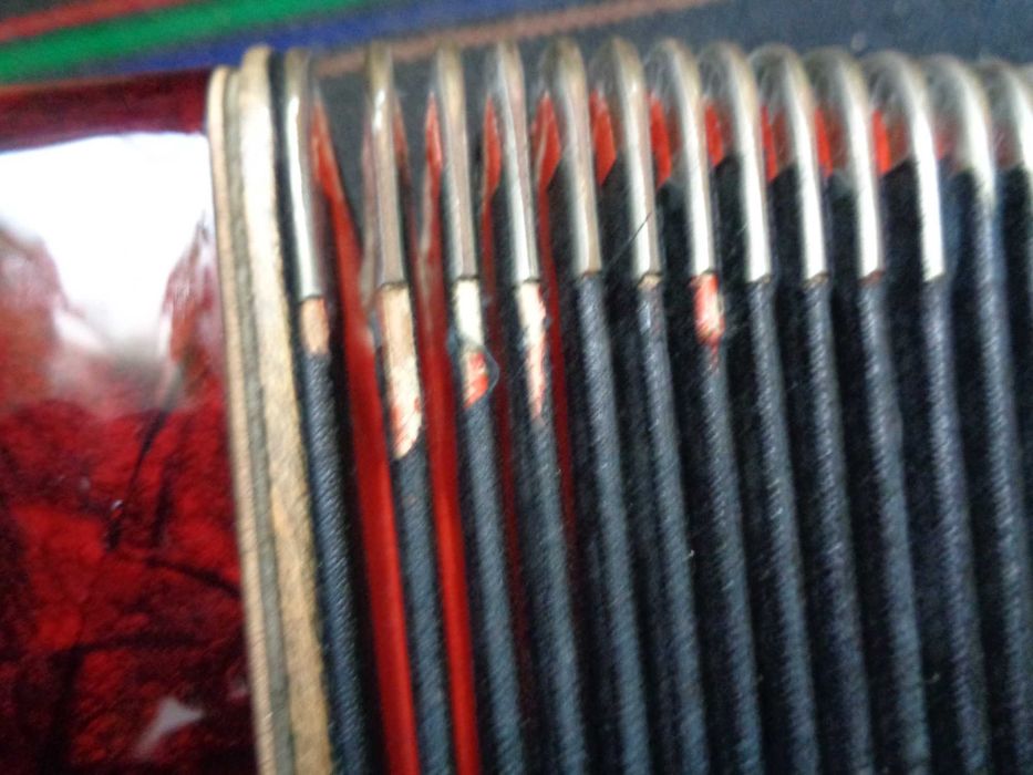 Продавам Акордеон Hohner Club IIIВ