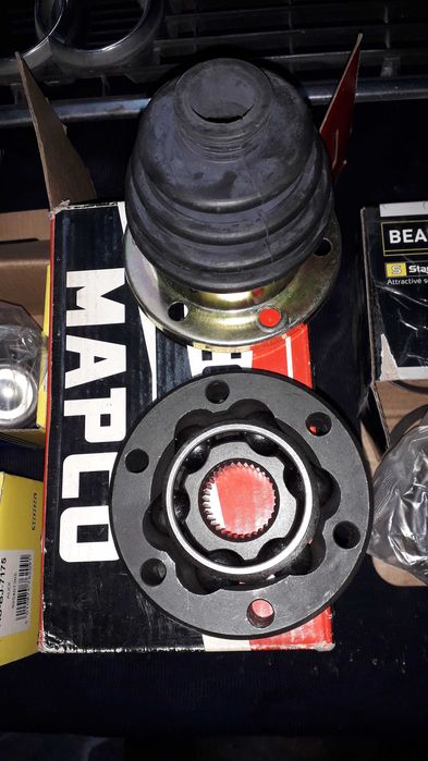 Части ,  ауди 80 - В4 , клапъни, 2бр разпр .вала и други нови части