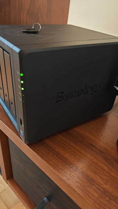 Synology NAS 923+ + 8TB ssd + UPS