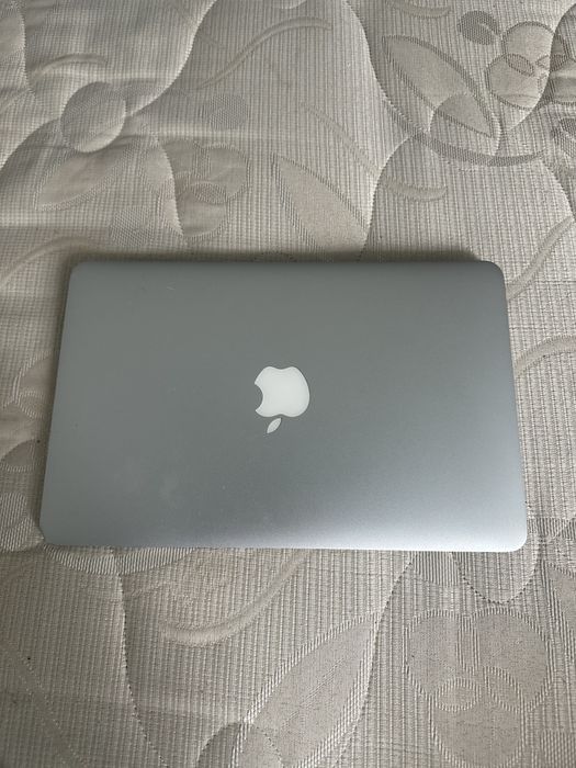 Продам MacBook Air 11” Mid 2012 A1465