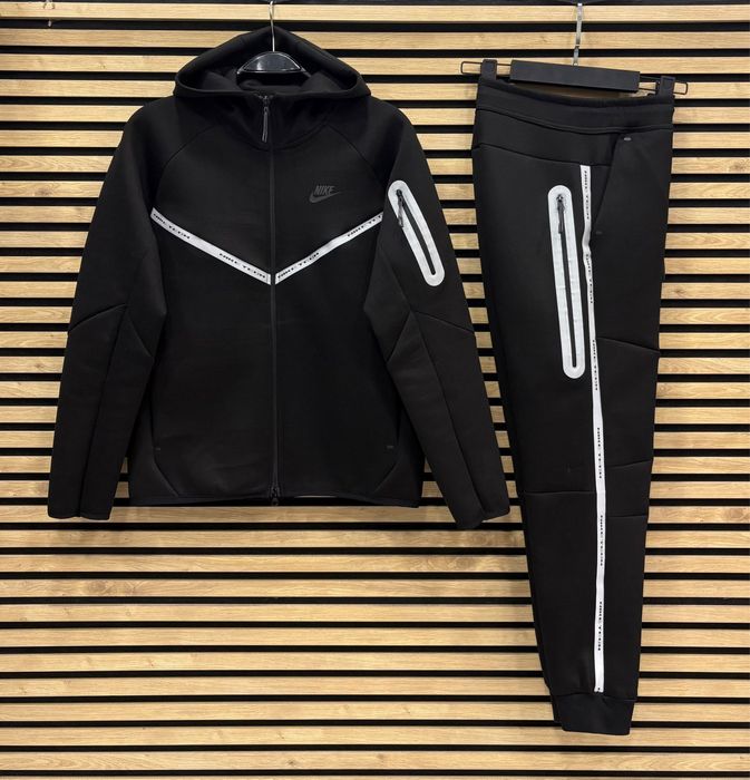 Nike Tech Reflective