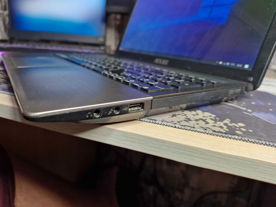 Шустрый core i7. Батарею держит 2ч. Ssd