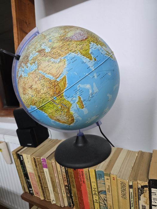 Veioza glob pamantesc