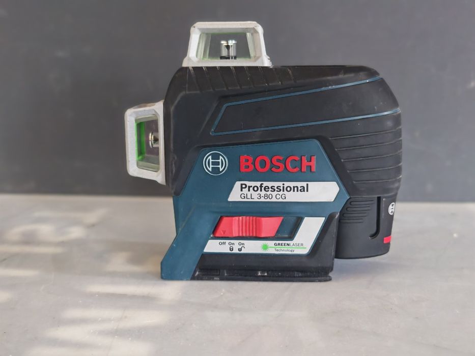 Професионален линеен лазерен нивелир Bosch GLL 3-80 CG (Зелен лазер)