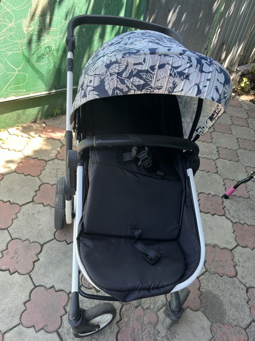 Коляска и стул для кормления