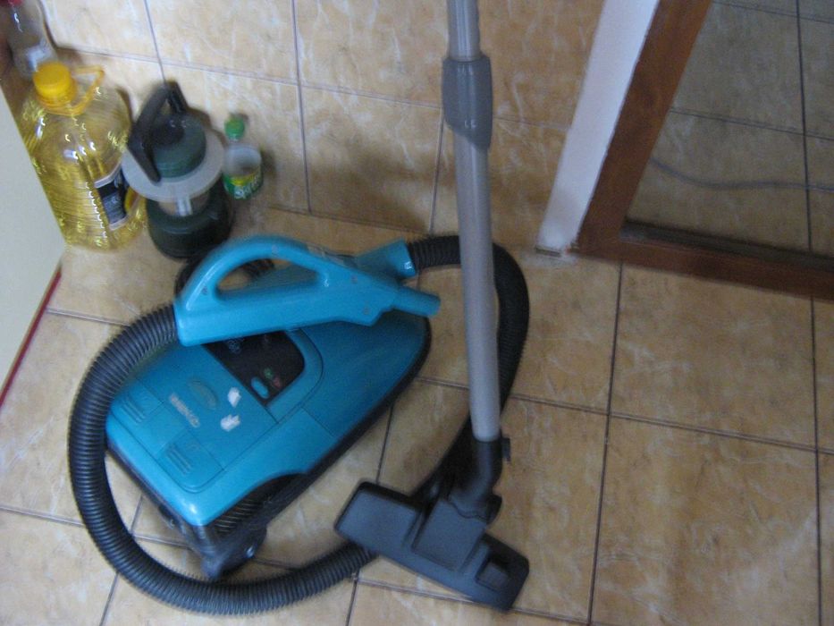 Aspiratoare ,BEKO , Elecrtolux si unul vertical ,tef Gigaset,Panasonic