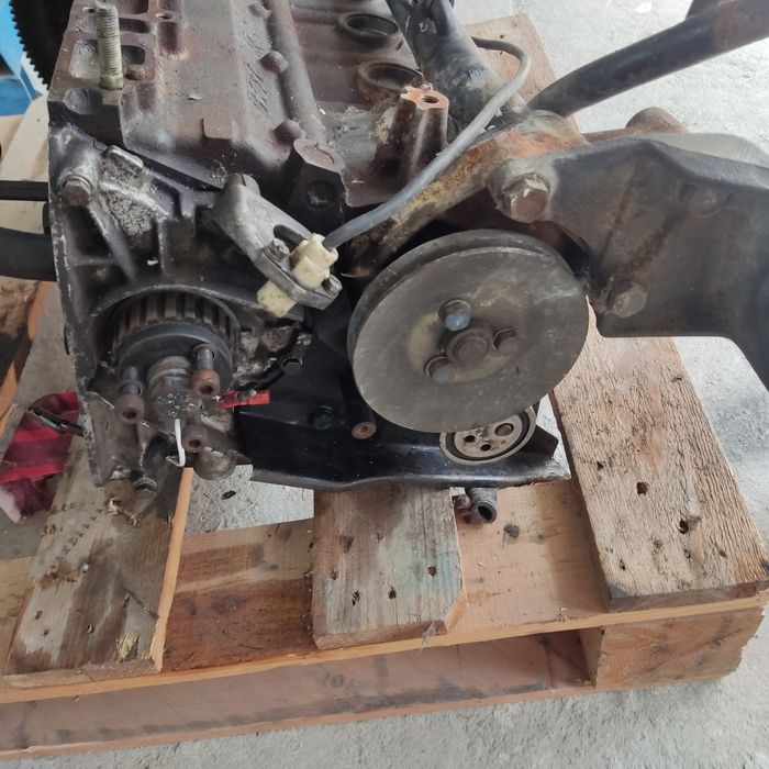 Продавам двигател със скоростна кутия за lancia delta 1.6 HF turbo 140