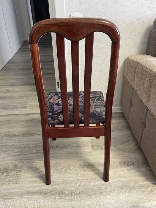 Продам 6 стульев
