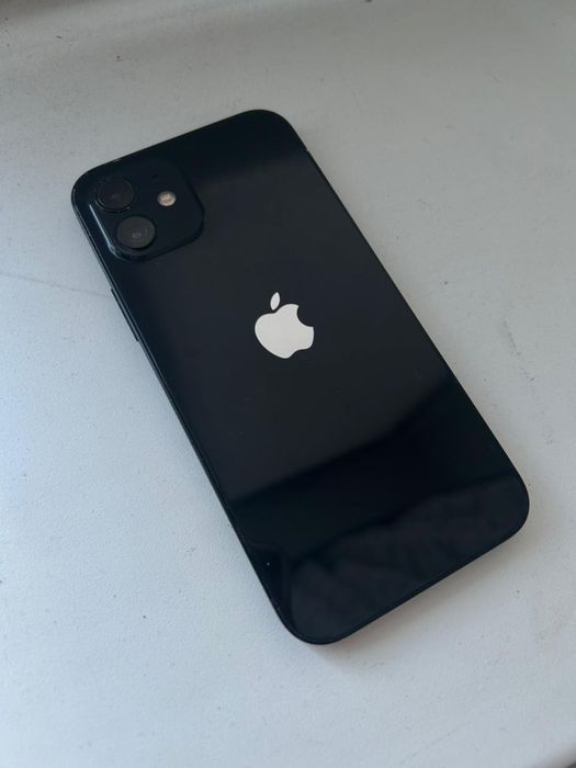 Продам Айфон 12(128) black