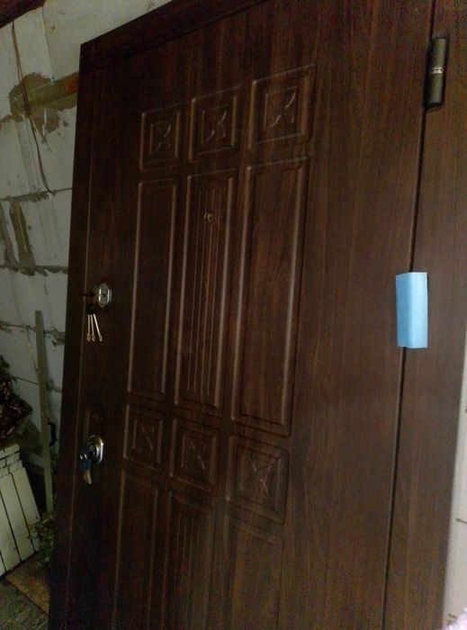 Продам дверь новую