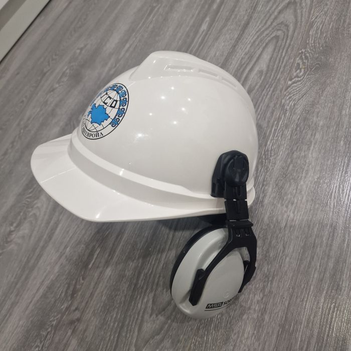 Продаю каску тшо с наушниками!