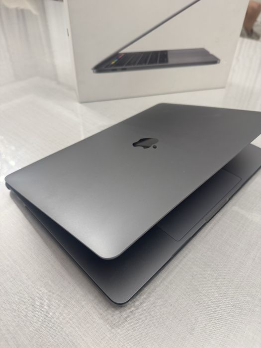 Macbook pro с touch bar 2019 8/256
