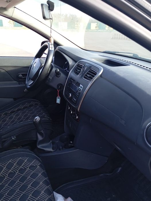 Машина Sandero Renault