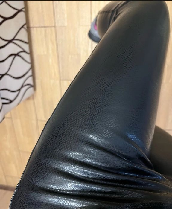 Новые леггинсы лосины змеиная кожа крокодил экокожа штаны брюки флис