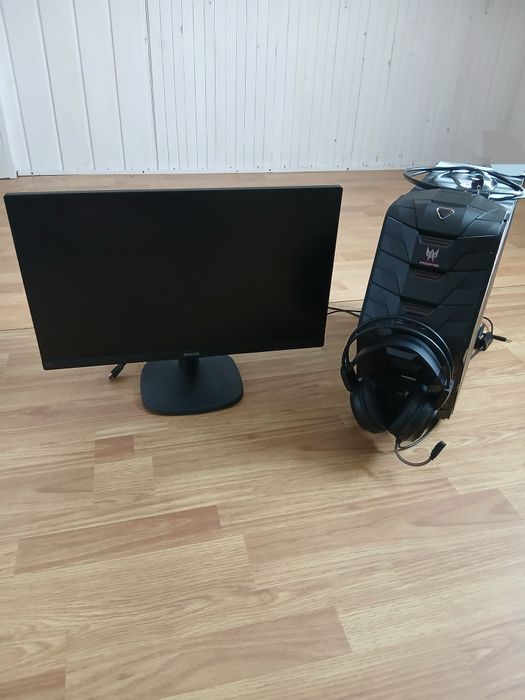 PC Gaming  Predator+Monitor Philips+căști-setup complet