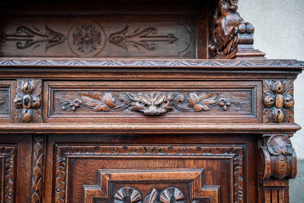 Mobilier sec. XIX cu scene de vânătoare