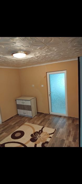 Vind casă plus curte de locuit