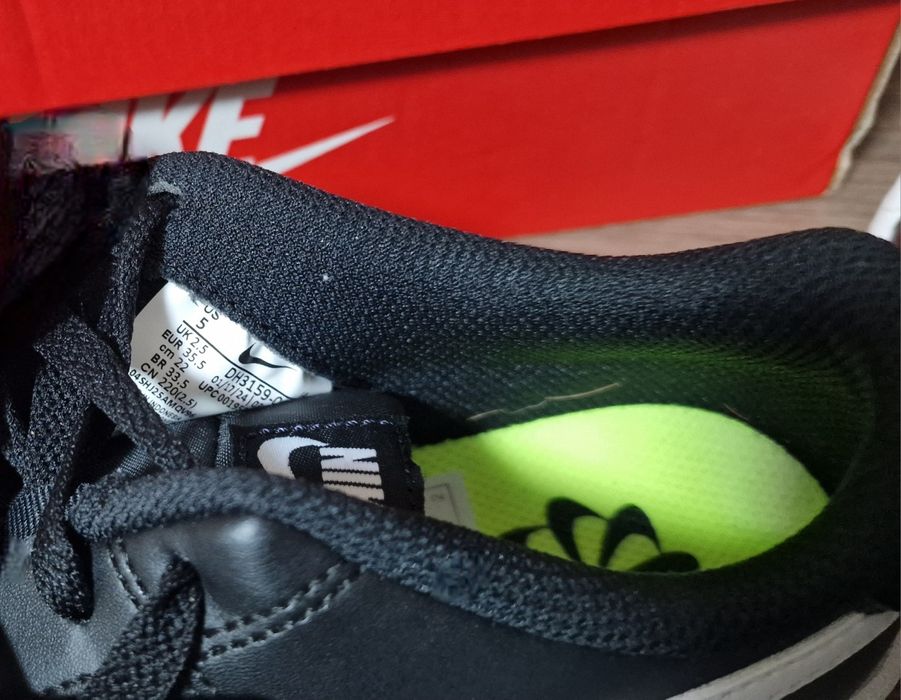 Nike Court Royale 2