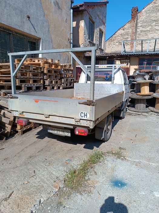 Vând camionetă Mitsubishi L300