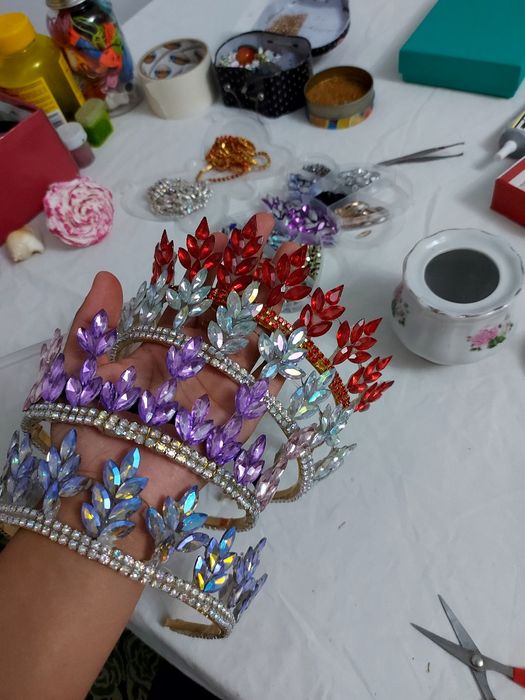 Har xil rangdagi tojlar