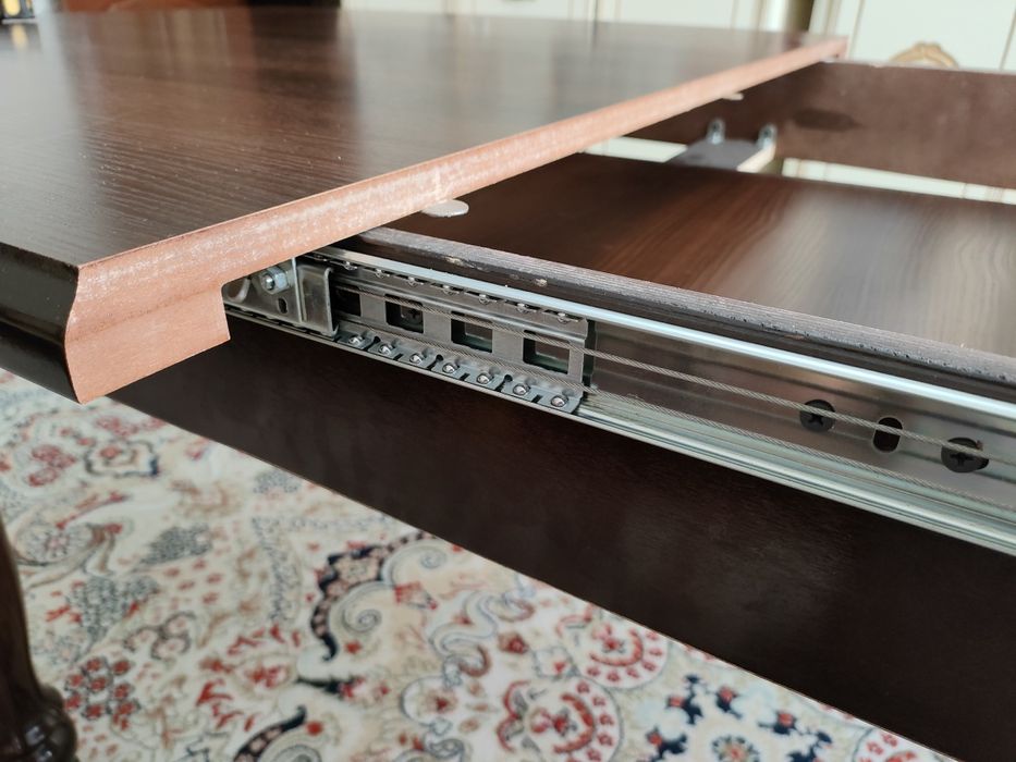 Стол обеденный для гостинной