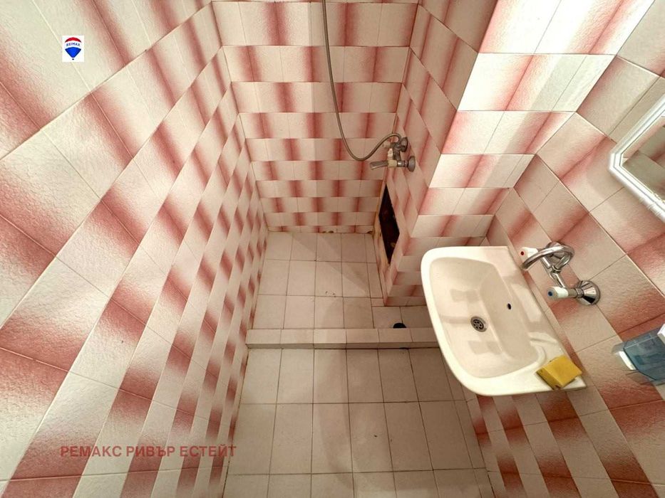 Дава се под наем Тристаен апартамент в Русе, Централен южен район - 86 кв.м за 306 € - Снимка #14