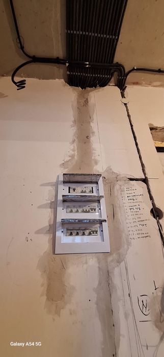 Электрик электомонтажник