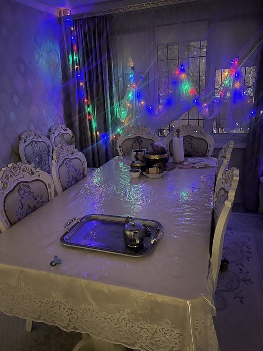 Стол со стульями