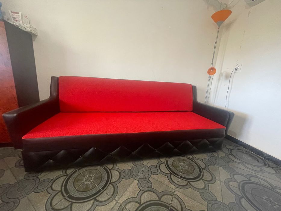 Canapea fotolii tabureți masută