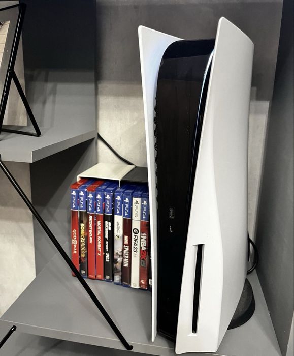 Почти неизползван в перфектно сьстояние PS5.