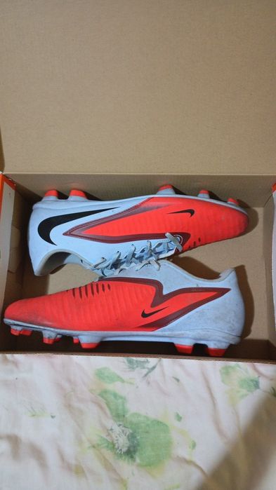 Продавам бутонки Nike в отлично състояние. Ползвани са 2-3 пъти