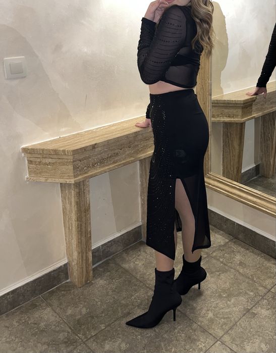 Елегантен комплект - пола и блуза