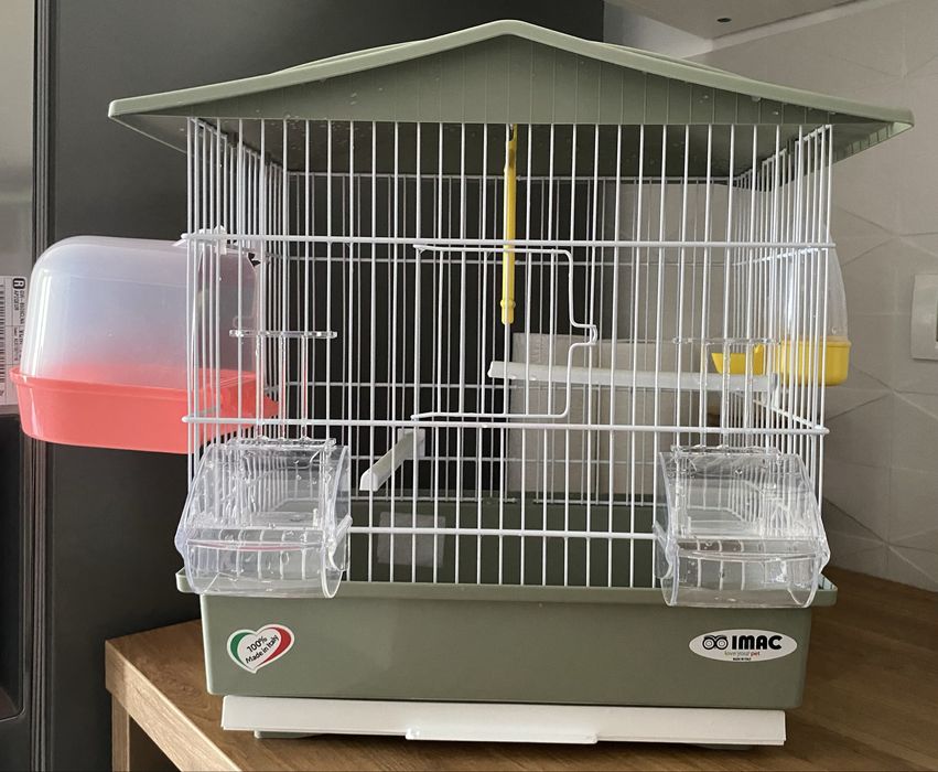 Colivie pentru pasari cu piscina