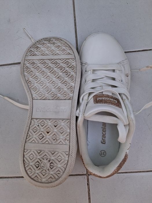 Продавам детски обувки