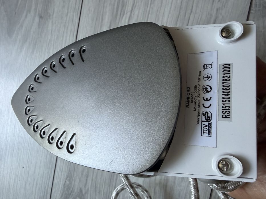 Fier de călcat de voiaj compact Rainford RSI-515 cu mâner pliabil