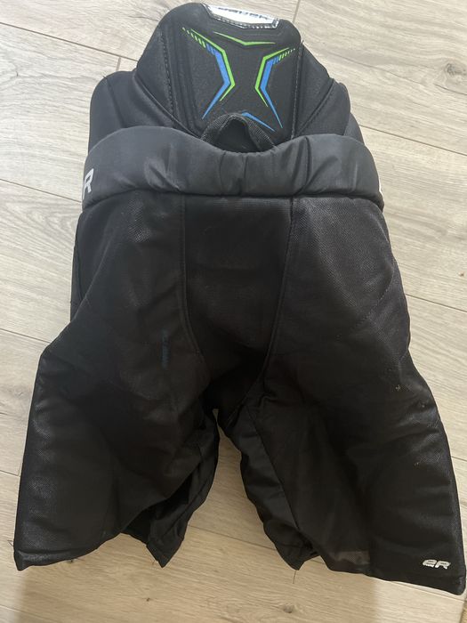 Продам хокейны инвентарь