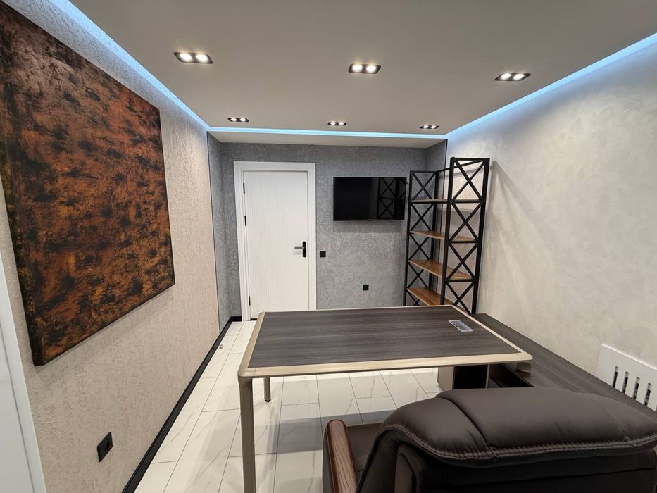 Сдаётся Срочно Нежилое Помещения Ц.1 Ор-р Чайков 95.м2 самый центр