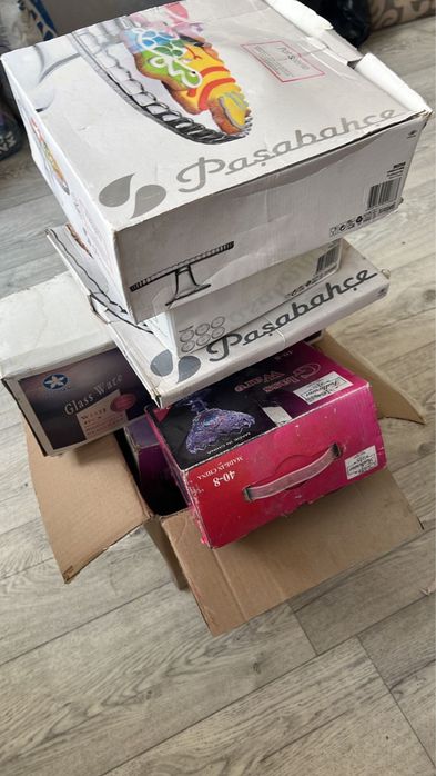 Посуды новые дешево все за 10000 .Просто коробка памятые